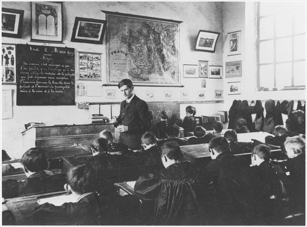 Class in a primary school, Orme, 2nd March 1909 (b/w photo)  van French Photographer