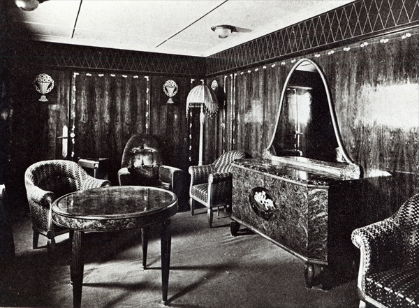 Saloon of a Luxury Apartment in the Ocean Liner ''Paris'', July 1921 (b/w photo)  van French Photographer