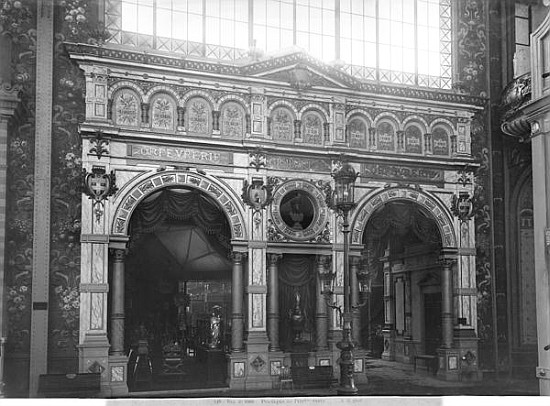 Portico of the Silversmith Pavilion at the Universal Exhibition, Paris van Adolphe Giraudon