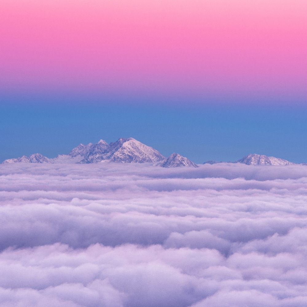 Pink in the sky van Ales Krivec