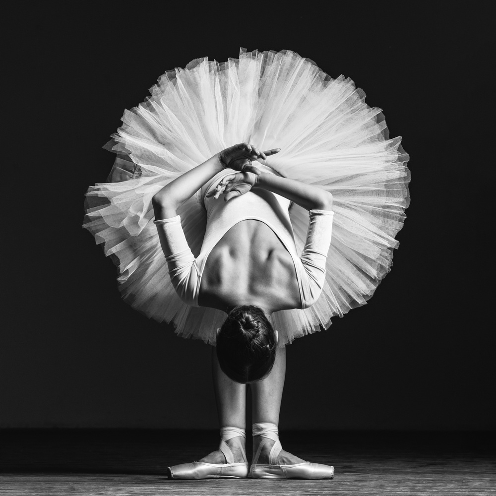 Ballerina at class van Alexander Yakovlev