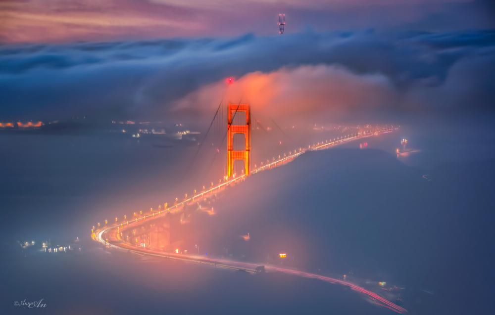 Fog Nighttime on Golden Gate Bridge van ANNA AN