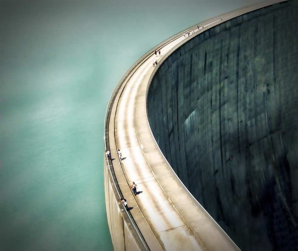 the dam ... van Anna Cseresnjes