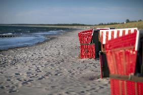 Ahrenshoop - rote Strandkörbe