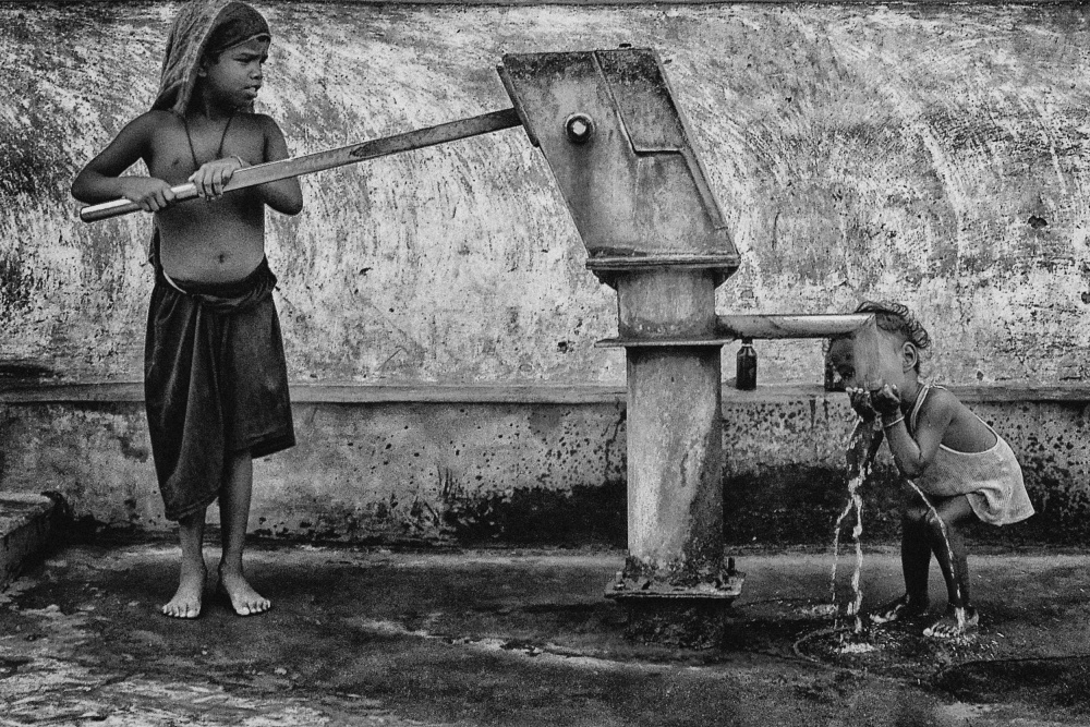 Water Crisis at Rural india van Avishek Das