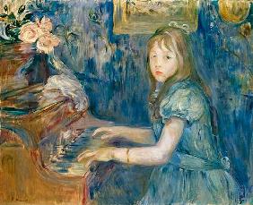 Lucie Leon at the Piano