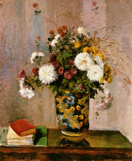 Blumenstrauß: Chrysanthemen in einer Porzellanvase van Camille Pissarro