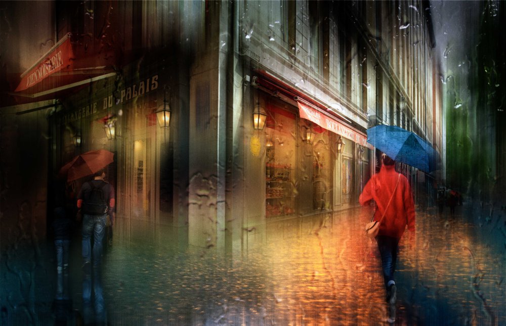The rainy streets of Lyon... van Charlaine Gerber
