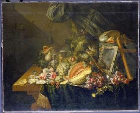 Prunkstilleben mit Blumen, Früchten, Austern, Prunkpokal, Spiegel und Flöte