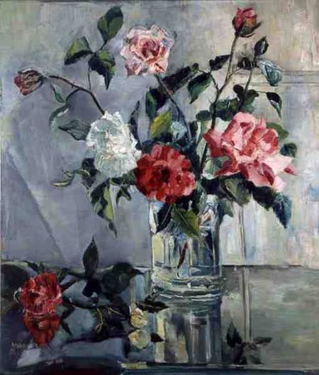 Roses on a Ledge in a Glass Vase van Countess Nora- Wydenbruck