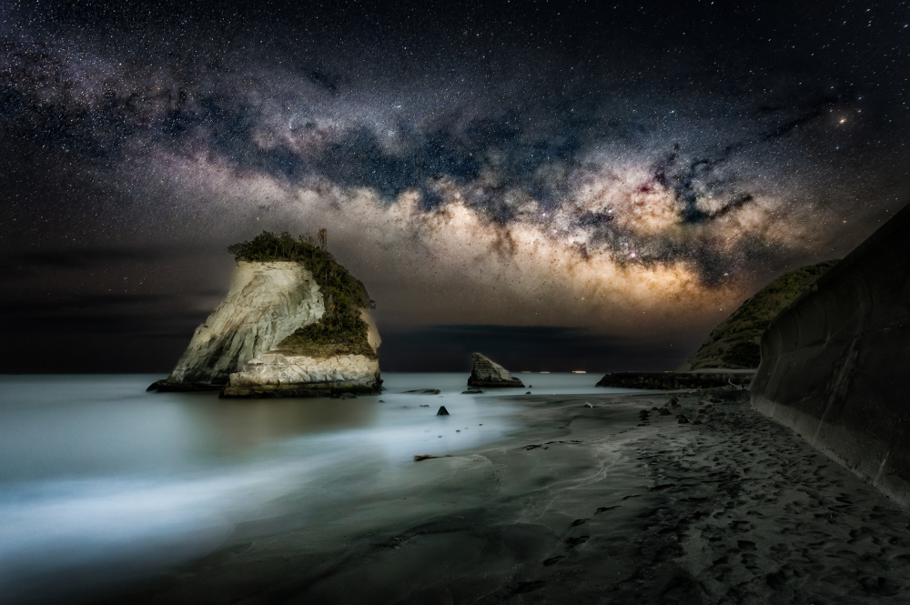 Milky Way over the beach van Daiki Suzuki