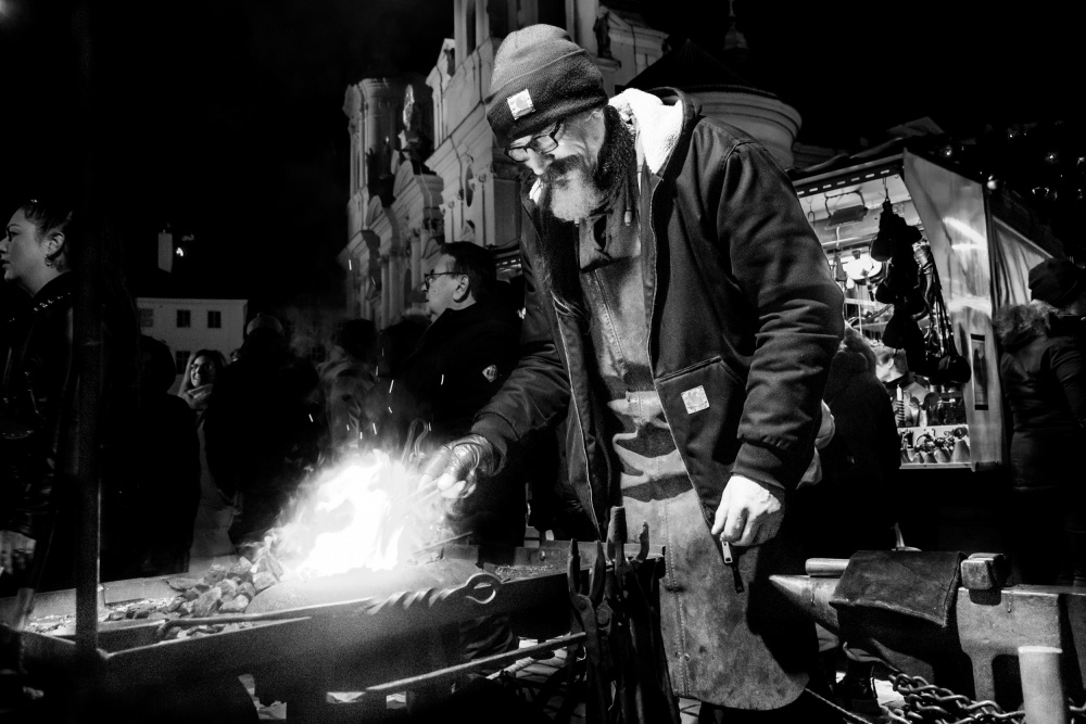 Blacksmith on the Christmas market van Daniel Klement