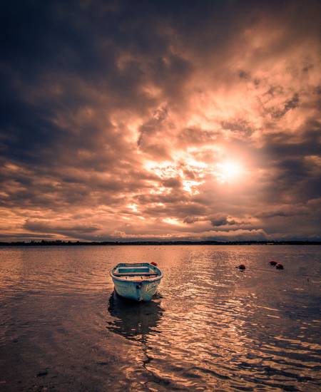 verlassenes Boot am See.jpg (23276 KB) 