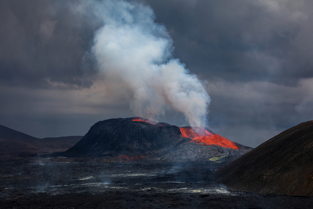 Geldingadalir Volcano in Iceland van Dennis Zhang