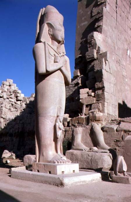 Colossal statue of Ramesses II (1279-1213 BC) in the Great Temple of Amun, New Kingdom van Egyptian