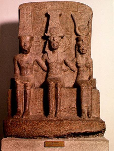 Ramesses II (1304-1237 BC) seated between Amun and Mut, from Karnak, New Kingdom van Egyptian