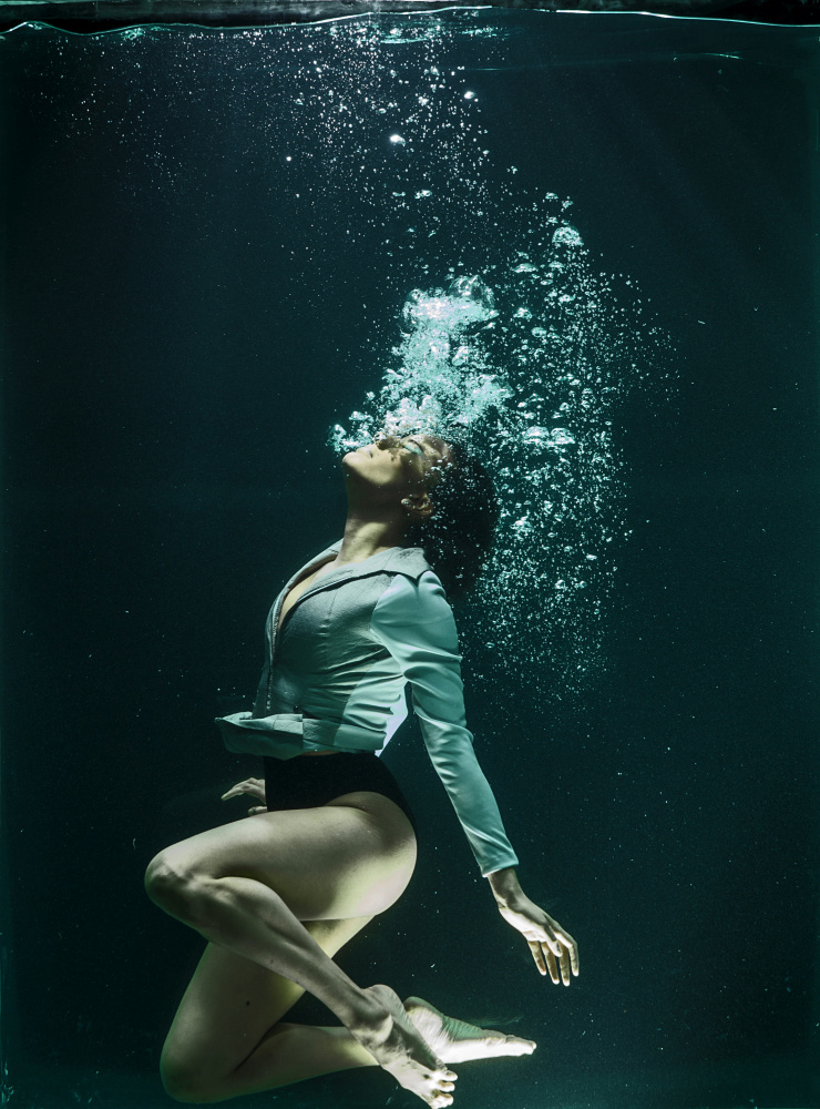 underwater artistic portrait shooting van engin akyurt