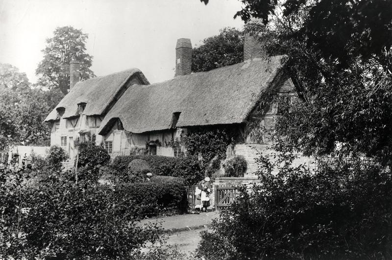 Anne Hathaway''s cottage (b/w photo)  van English School