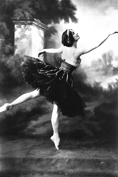 Russian dancer Anna Pavlova van English Photographer, (20th century)