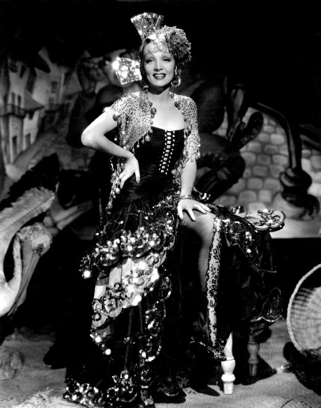 La femme et le pantin, THE DEVIL IS A WOMAN de JosefvonSternberg avec Marlene Dietrich van English Photographer, (20th century)
