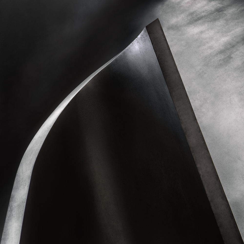 curved steel van Gilbert Claes