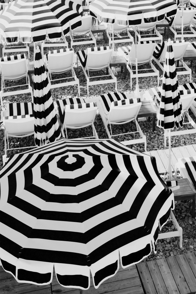 Black and White Beach Umbrellas van Grace Digital Art Co