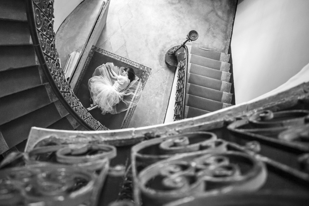 Down in a world of stairs van Ileana Bosogea-Tudor