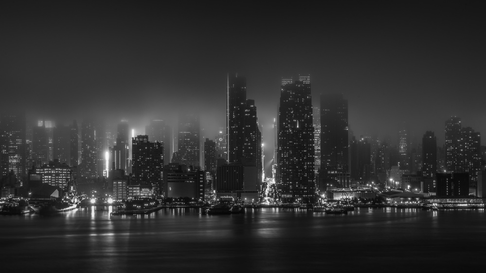 Manhattan Fog van John-Mei Zhong