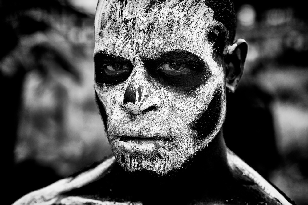 Skeleton man - Papua New Guinea van Joxe Inazio Kuesta Garmendia