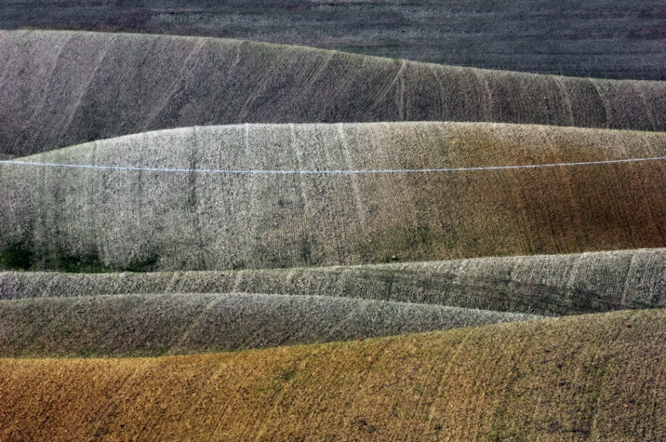 Line on a landscape van Jure Kravanja