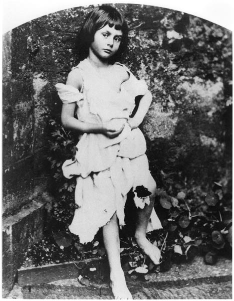 Alice Pleasance Liddell (1852-1934) as the beggar maid (b/w photo)  van Lewis Carroll