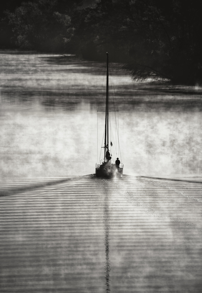 Sailing on the smoky river... van Liyun Yu