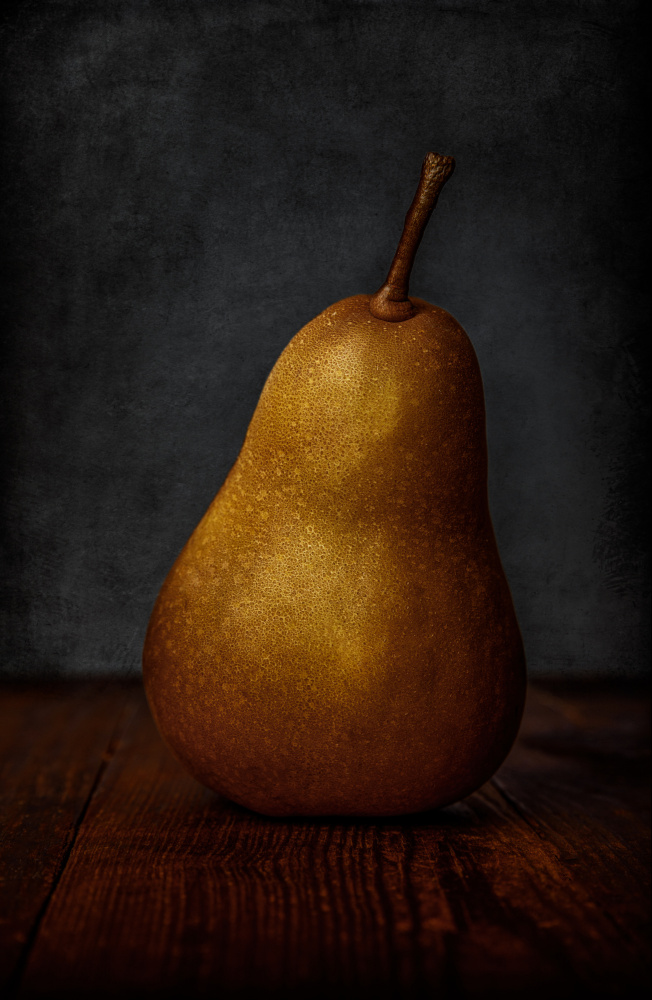 Moody Pear van Matthew Berberich