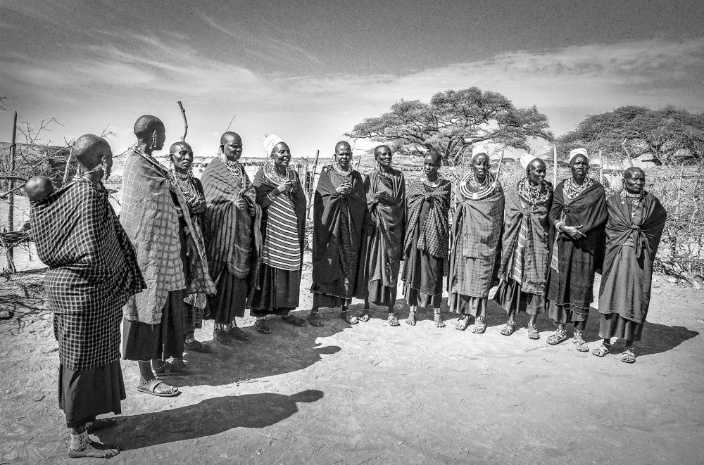 Maasai Village Members van Melissa Theil