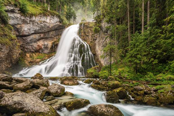 Gollinger Wasserfall in Österreich van Michael Valjak