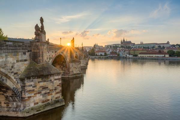 Sonnenuntergang in Prag van Michael Valjak
