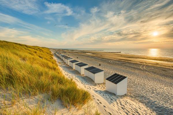 Strandhäuser in Domburg in den Niederlanden van Michael Valjak