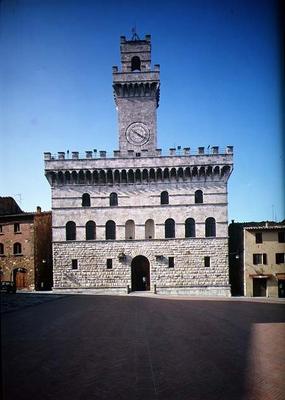 Exterior view of the Palazzo Communale, Montepulciano van Michelozzo  di Bartolommeo
