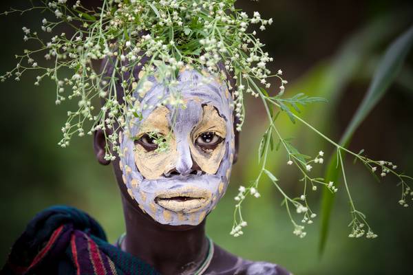 Porträt Frau Suri / Surma Stamm in Omo Valley, Äthiopien, Afrika van Miro May