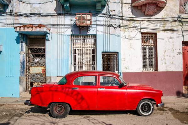 Red Oldtimer in Havana, Cuba. Street in Old Havana van Miro May
