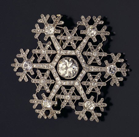 A Diamond And Platinum-Mounted Snowflake Brooch By Faberge, Circa 1908-1913 van 