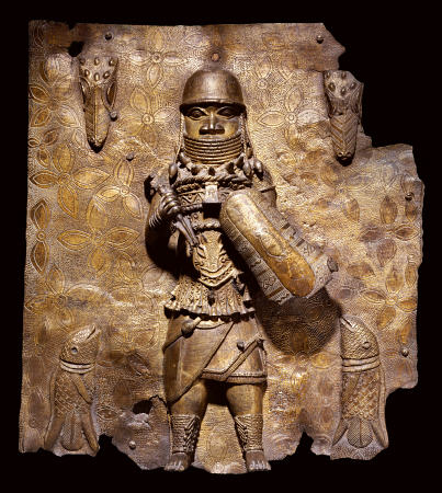 A Fine Benin Bronze Plaque In High Relief With A Warrior Chief, Full Length, In Elaborate Battle Dre van 