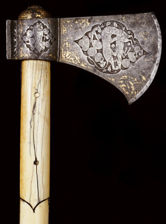 A Fine Persian Engraved And Damascened Steel Axe-Head (Tabarzin) With An Ivory Handle van 