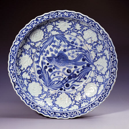 A Highly Important Yuan Blue And White Large ''Fish'' Dish van 