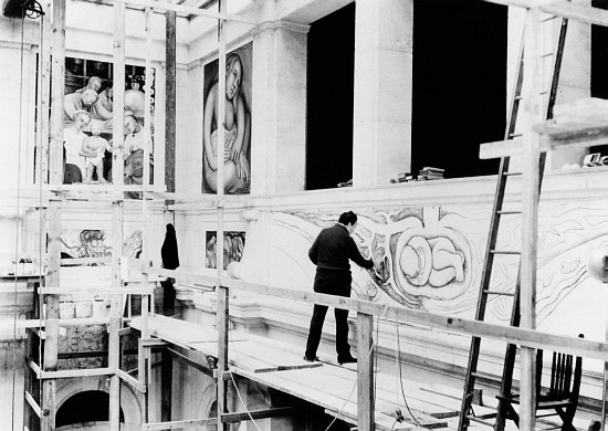Diego Rivera painting the East Wall of 'Detroit Industry' van 