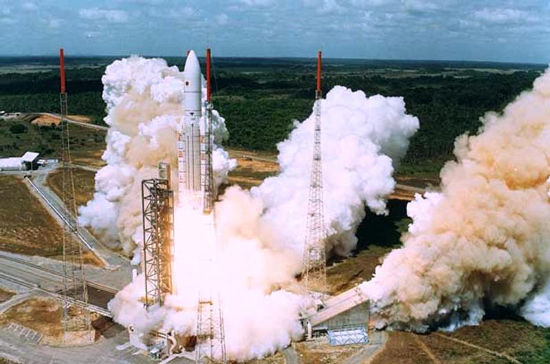 Launching of of the second Ariane-5, Kourou, French Guiana van 