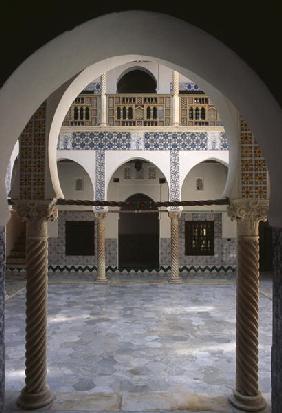 View of the courtyard interior (photo) 