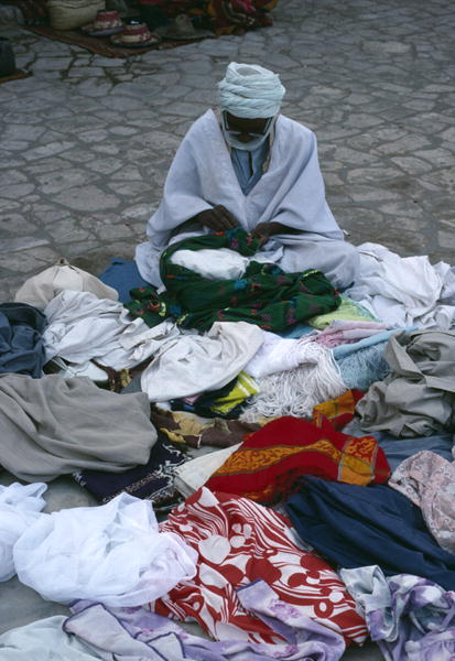 Vendor on the market place (photo)  van 