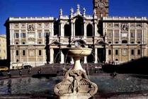 View of the church and the fountain designed by Carlo Maderno (1556-1629) (photo)