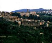 View of the villa and surrounding Tivoli (photo)